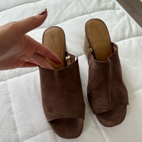 Universal Threads Mules - Picture 2 of 4